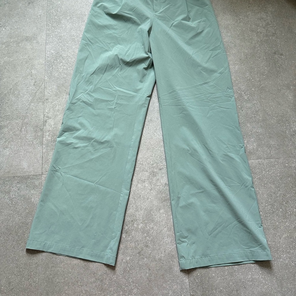 NWOT ALO high rise trouser pants Mint color Sz Medium